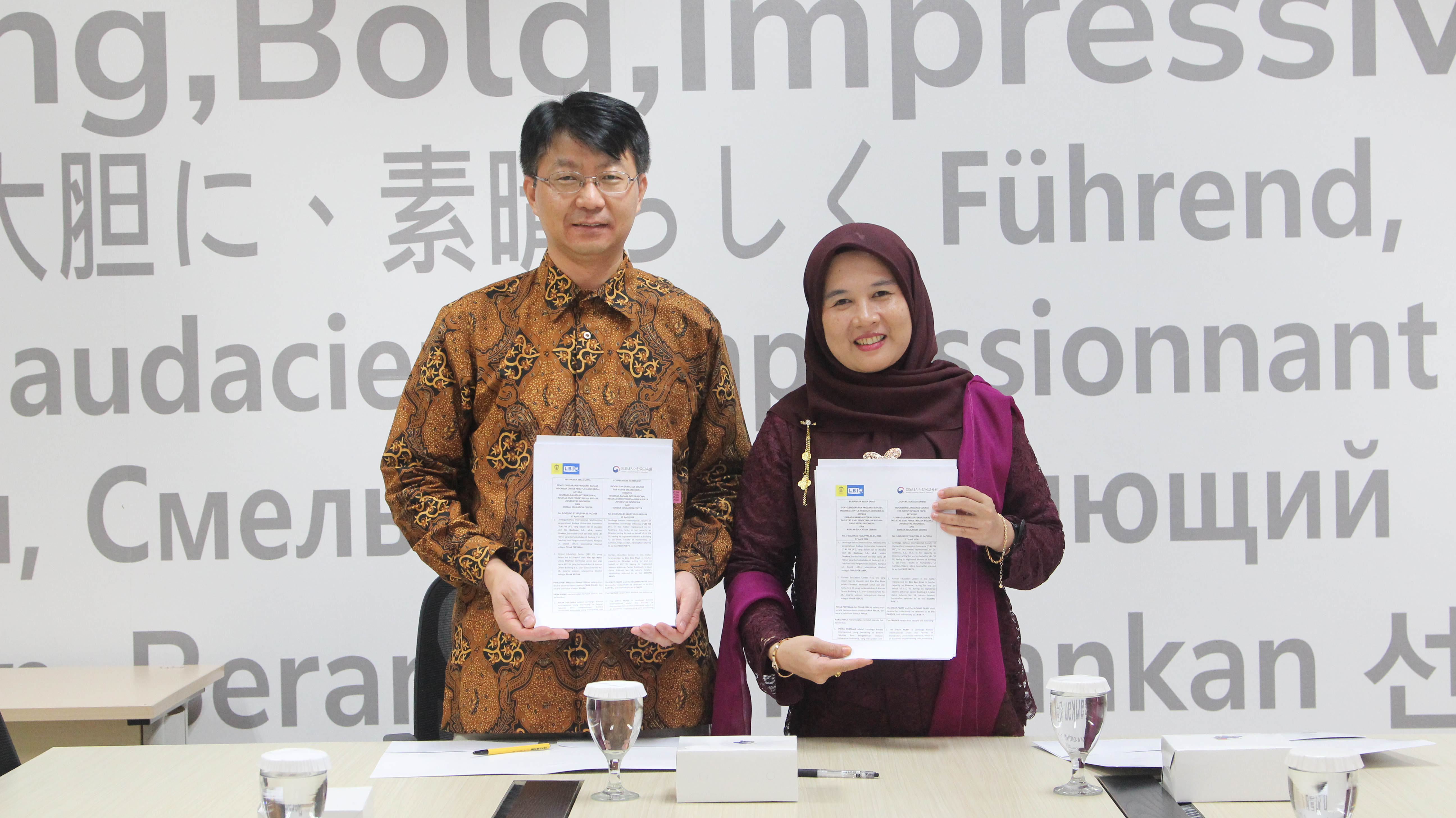 Penandatanganan MoU antara KECID dan LBI FIB UI untuk Program BIPA